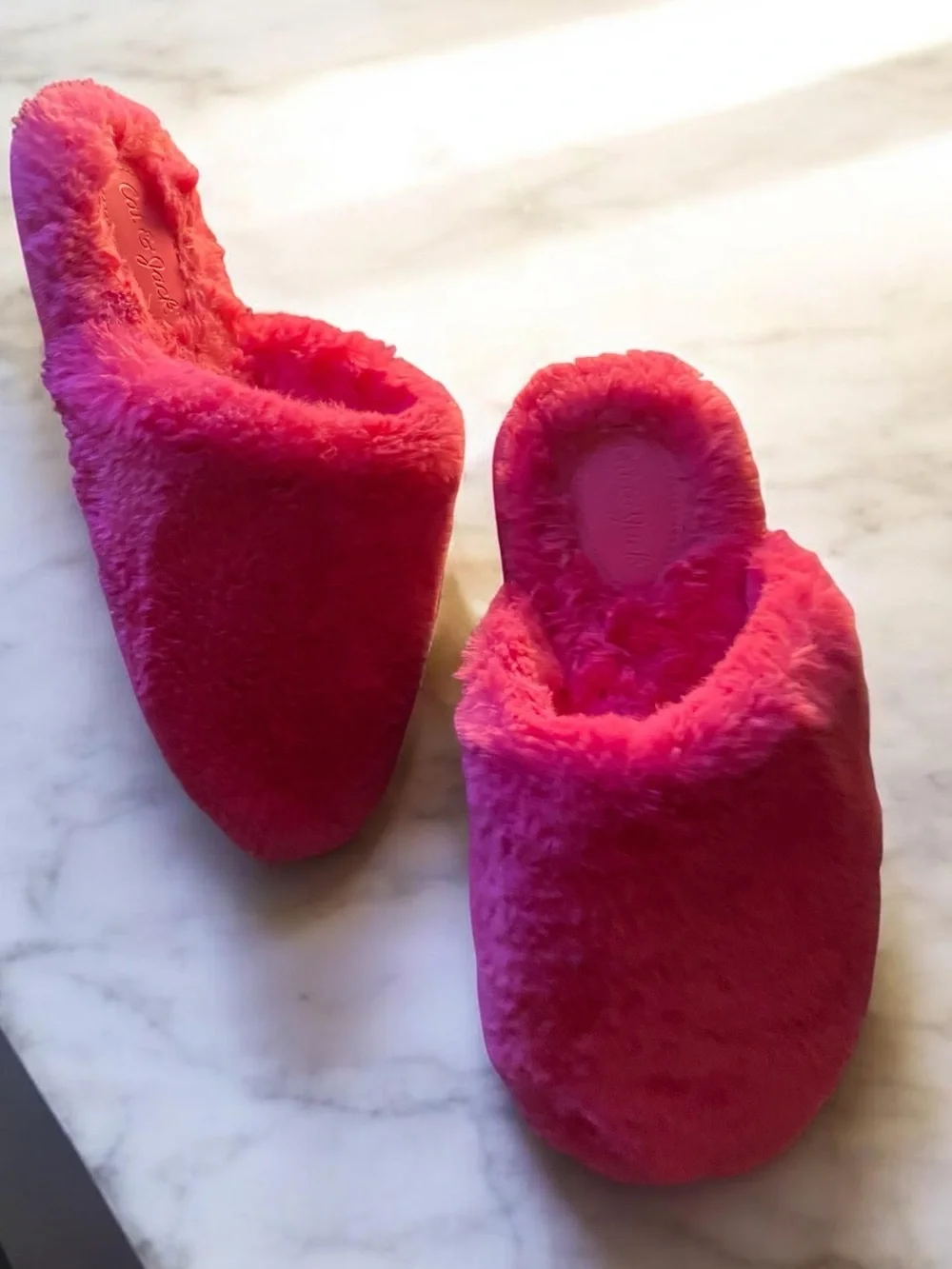 Cat & Jack Girls Neon Pink Faux Fur Slippers Size M 2/3